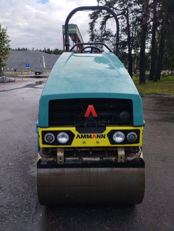 Tandeminis vibrovolas Ammann ARX 23-2 vaizdas iš priekio