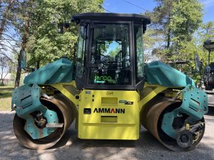 Naudotas Ammann ARP 75 asfalto volas iš šono