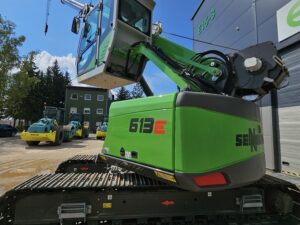 Teleskopinis kranas Sennebogen 613E vaizdas iš šono